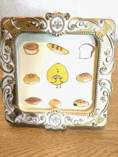 小鳥　コトリ　ひよこ　ヒヨコ　絵　手描きイラスト「マイ ベスト ブレッド パン」