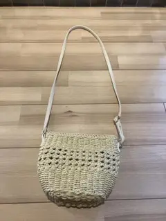 シューラルー　ベージュ かごバッグ　ショルダーバッグ