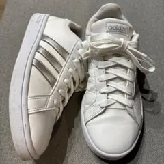 adidas ホワイト スニーカー 3本ライン　22.5