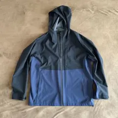 ユニクロ　ブロックテックパーカー　Lサイズ