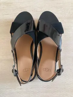 UGG ブラックウェッジサンダル