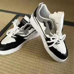 メンズスニーカーのサムネイル