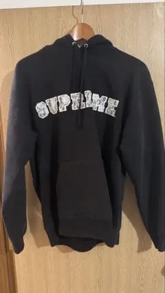 Supreme 袖ロゴ プルオーバーパーカー ブラック - メルカリ