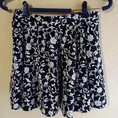 イング　美品　花柄スカート　ブラック