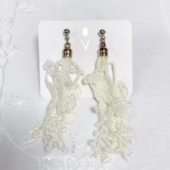 フラワーレース　フリンジ　リボン　タッセル　ホワイト　白　シンプル　ハンドメイド