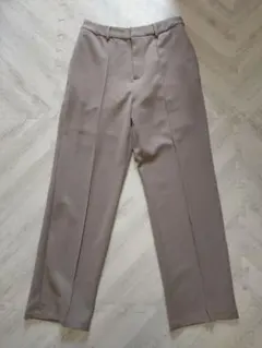 ベージュ スラックス センタープレス
