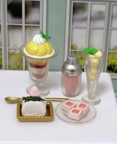 リーメント　ミニチュア　ピンク色のスイーツいろいろ