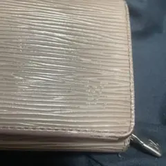 Louis Vuitton 二つ折り財布 薄いパープル