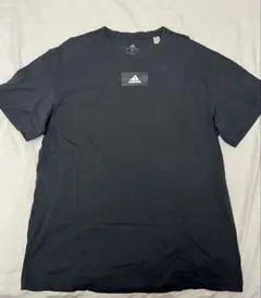 adidasの半袖ロゴTシャツ