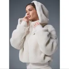 【ALO Yoga】アロヨガ Foxy Sherpa Jacket