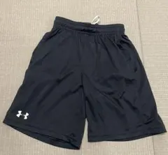 アンダーアーマー　ショートパンツ　サイズYSM 130 黒　ブラック