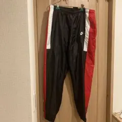 ナ　Nike シャカパンツ 黒赤