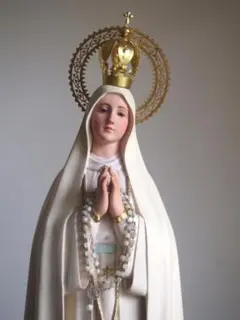 祝福された聖母マリアの祈り戴冠の聖母 リンゴをくわえた蛇を踏み祈る