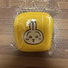 ちいかわ カラビナつき刺繍スクエアミニポーチ　うさぎ