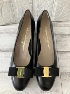 Salvatore Ferragamo ブラックリボンパンプス