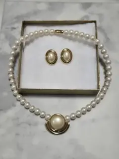 ヴィンテージ パールとゴールドのネックレスとイヤリングセット
