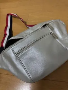 メタリックシルバーショルダーバッグ