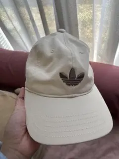 adidas ベージュキャップ