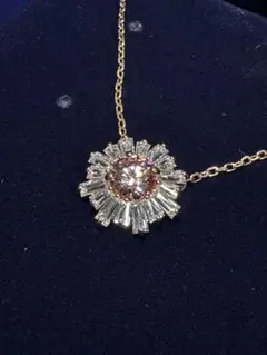 Swarovski フラワーモチーフ ネックレスIdyllia ペンダント