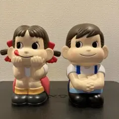 【ペコ、ポコちゃんフィギュアなペア貯金箱(セット)】中古、美品 ペコちゃんポコちゃん貯金箱｜トレファクONLINE