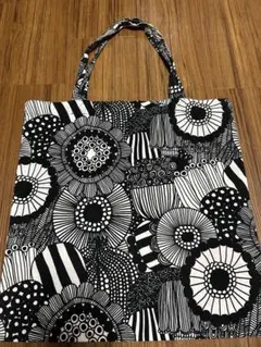 marimekko モノクロ花柄 トートバッグ
