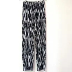 Dazy カジュアルパンツ 黒白 総柄 ワイドパンツ リラックス 伸縮性