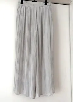 ユニクロ　プリーツ ワイドパンツ