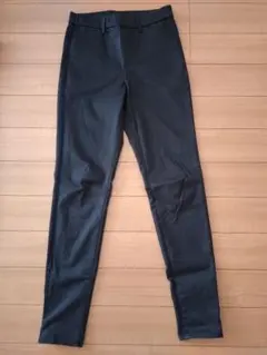 ユニクロ　ブラック　カジュアルパンツ　サイズ Ｓ　UNIQLO　HEATTECH