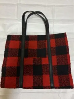赤と黒のチェック柄トートバッグ