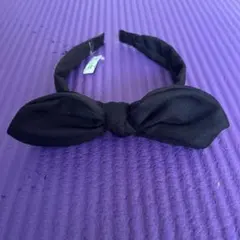 黒のリボン付きカチューシャ