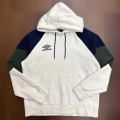 S*A様 umbro 裏起毛 プルオーバーパーカー 古着 白 2XLサイズ