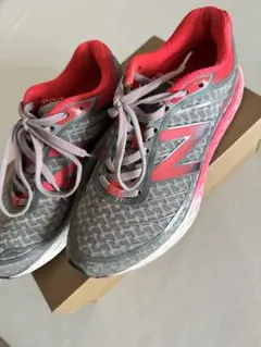 New Balance ランニングシューズ グレー/ピンク