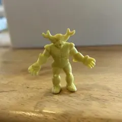 メカバルタン 怪獣 黄色 消しゴム ウルトラマン - メルカリ