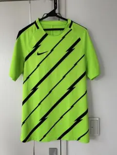 Nike 蛍光グリーン ストライプシャツ