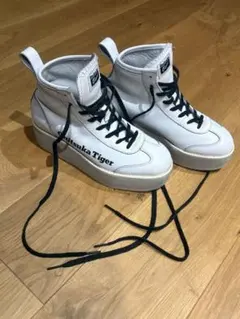 Onitsuka Tiger ホワイトレザーハイカットスニーカー厚底