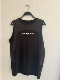 OAKLEY ブラック タンクトップ 接触冷感