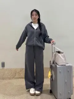 UNIQLO ダークグレースウェット セットアップ