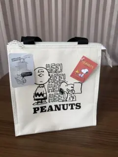 【新品】ランチバッグ　PEANUTS スヌーピー　保冷バッグのサムネイル