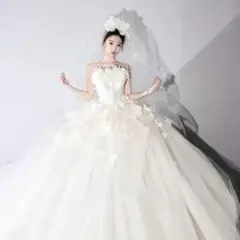 【送料無料】花咲くような白✨チューブトップウェディングドレス　結婚式　前撮り