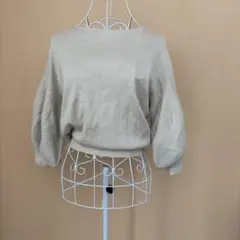 ベージュ バルーンスリーブ ニット 五分袖