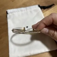 バングル ストーン付き　ゴールド