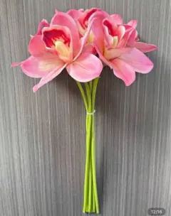 シンビジウムとひまわりのアレンジメント