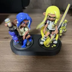 amiiboスタンド 2個収納 円形ディスプレイホルダー　黒のサムネイル