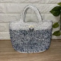 スズランテープとブルー系アクリルの編み物かごバッグ