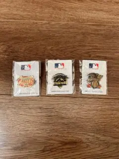 MLB 2002 ピンバッジ 3種セットのサムネイル