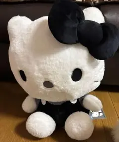 新品タグ付きハローキティ　モノクロドール　GJ　ぬいぐるみ