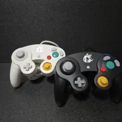 Switch ゲームキューブコントローラ スマブラブラック ホワイト 2個セット