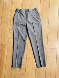 UNIQLO ライトグレー スラックス 春夏用