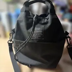 ブラック ナイロン 巾着型 ショルダーバッグ kiu