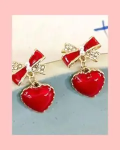 ♠♥♣♦新品未使用！真っ赤なハートとリボンピアス